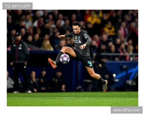 拉菲尼亚：传中与远射双威胁进攻手段